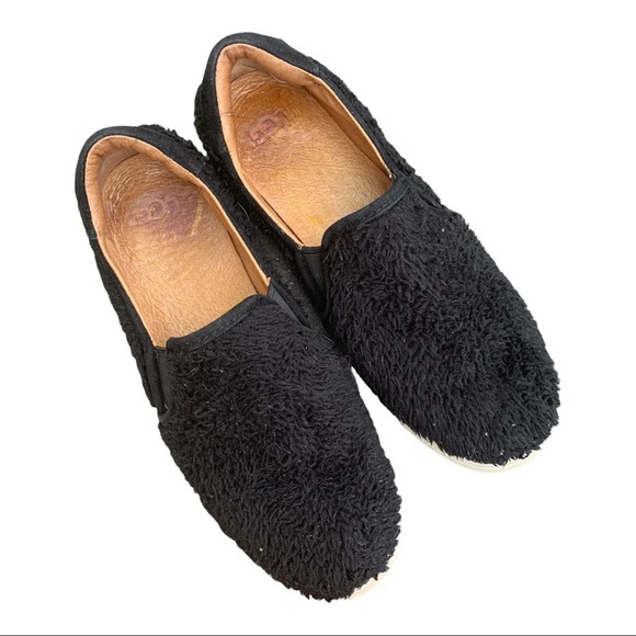 UGG Rocco Fuzzy Black Slip on sneaker size 6 - Picture 2 of 8